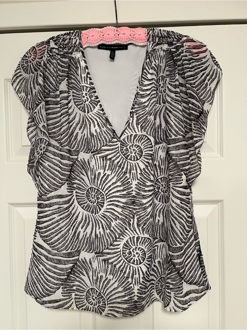 White House Black Market Black & White Shell Print V-Neck Flutter Sleeve Top